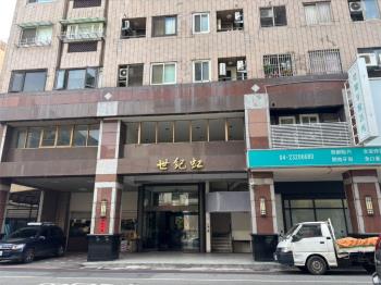 正公益路上稀有燙金店面
