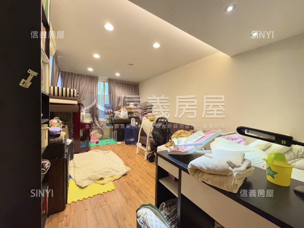 新店潭之鄉裝潢庭院美墅房屋室內格局與周邊環境