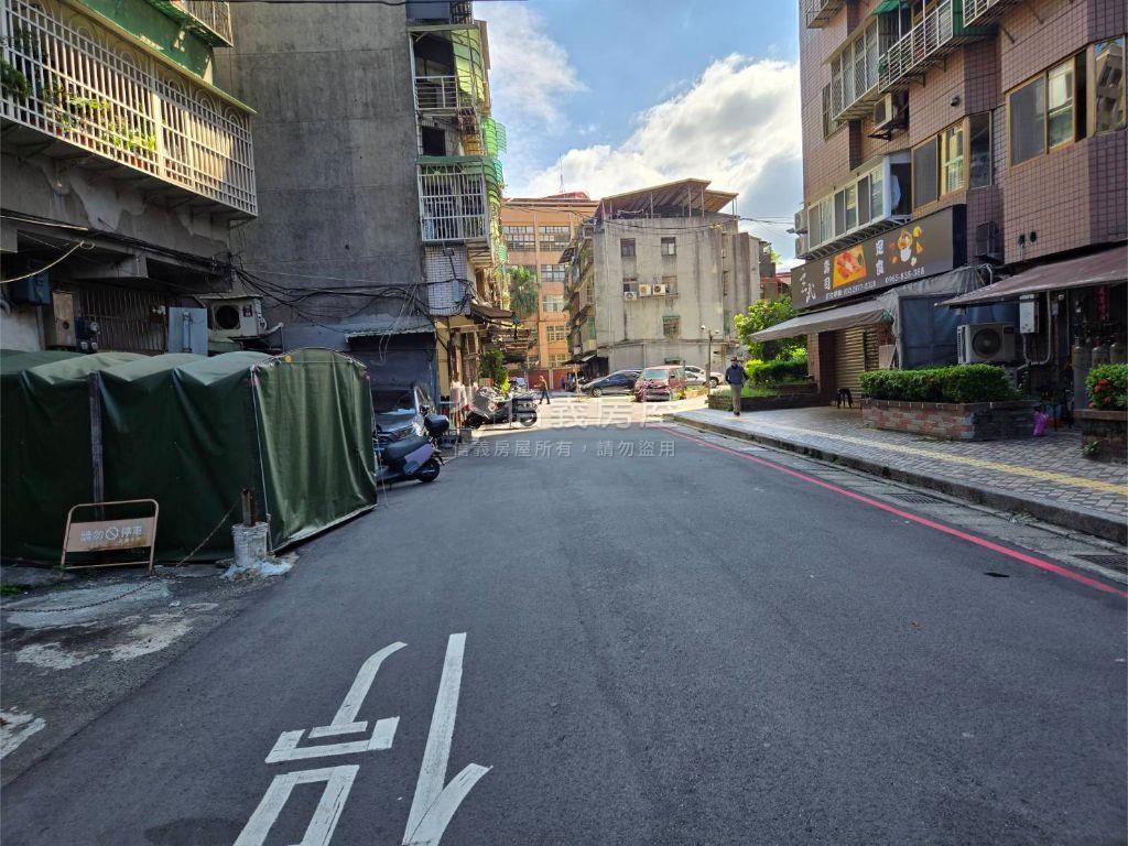 土地讚房屋室內格局與周邊環境