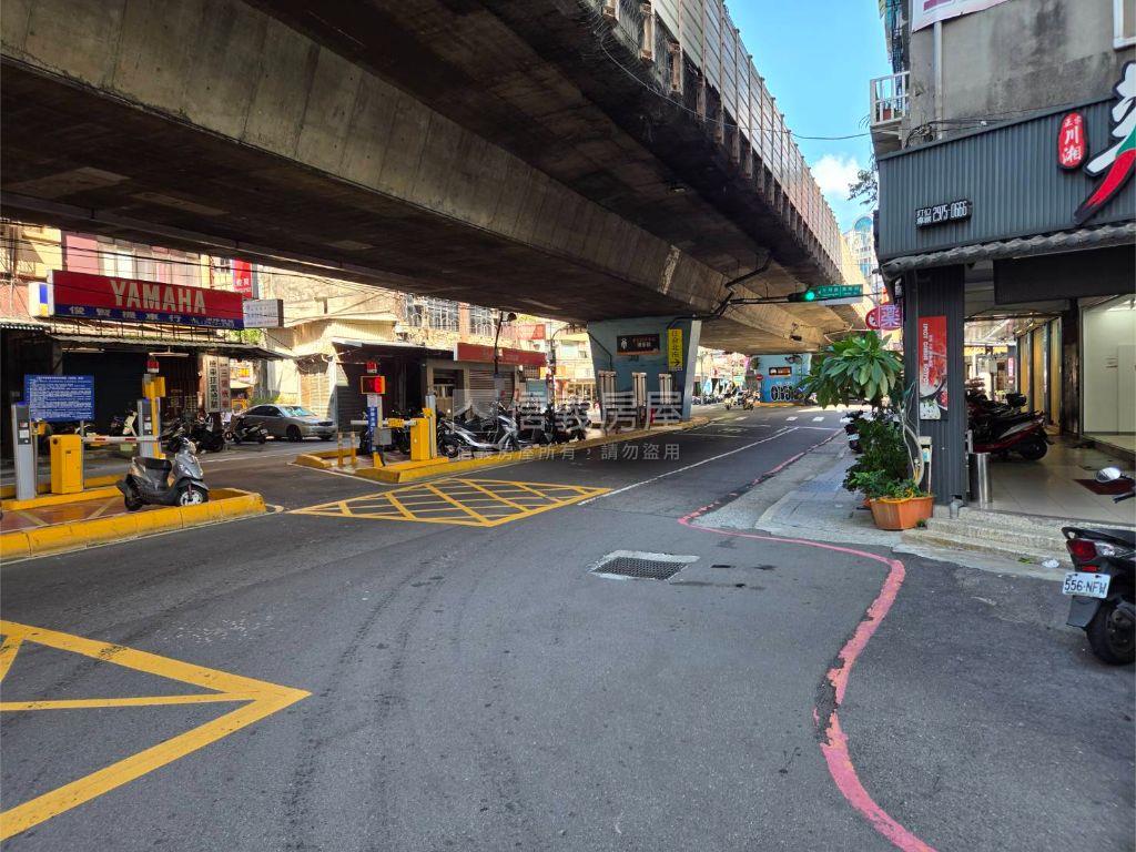 土地讚房屋室內格局與周邊環境