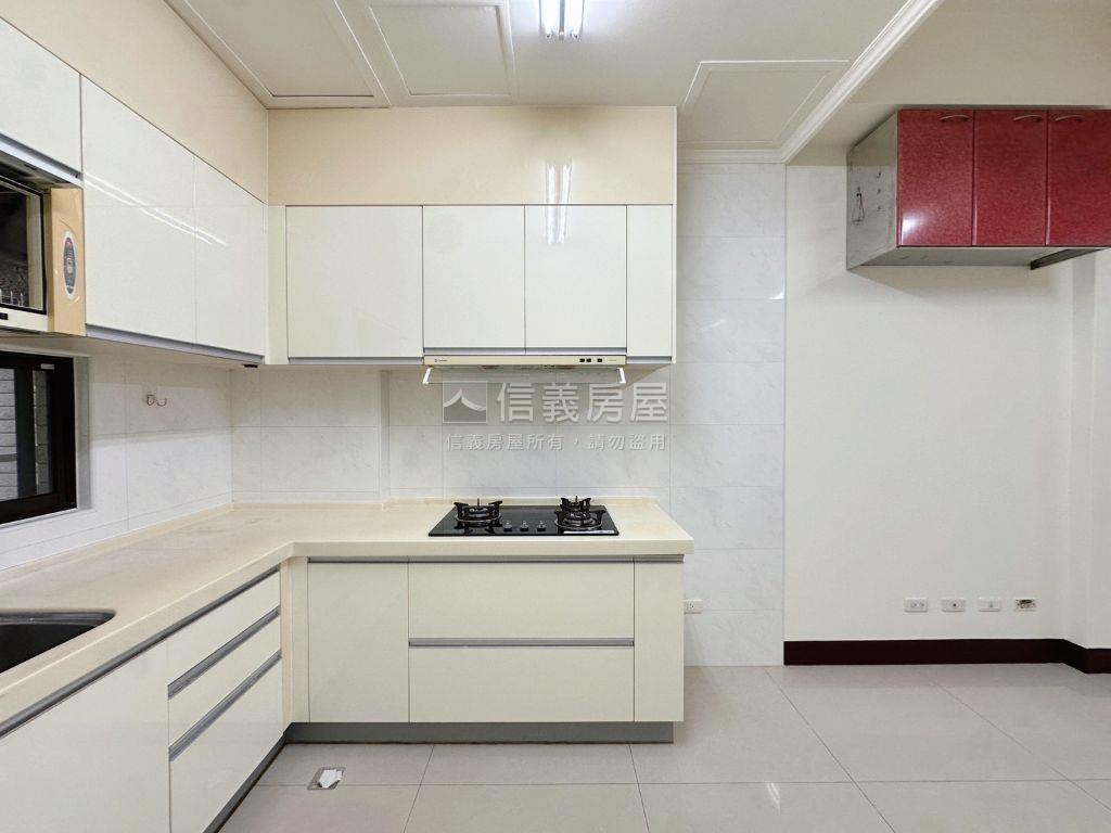 典藏高鐵區大面寬可住可店房屋室內格局與周邊環境