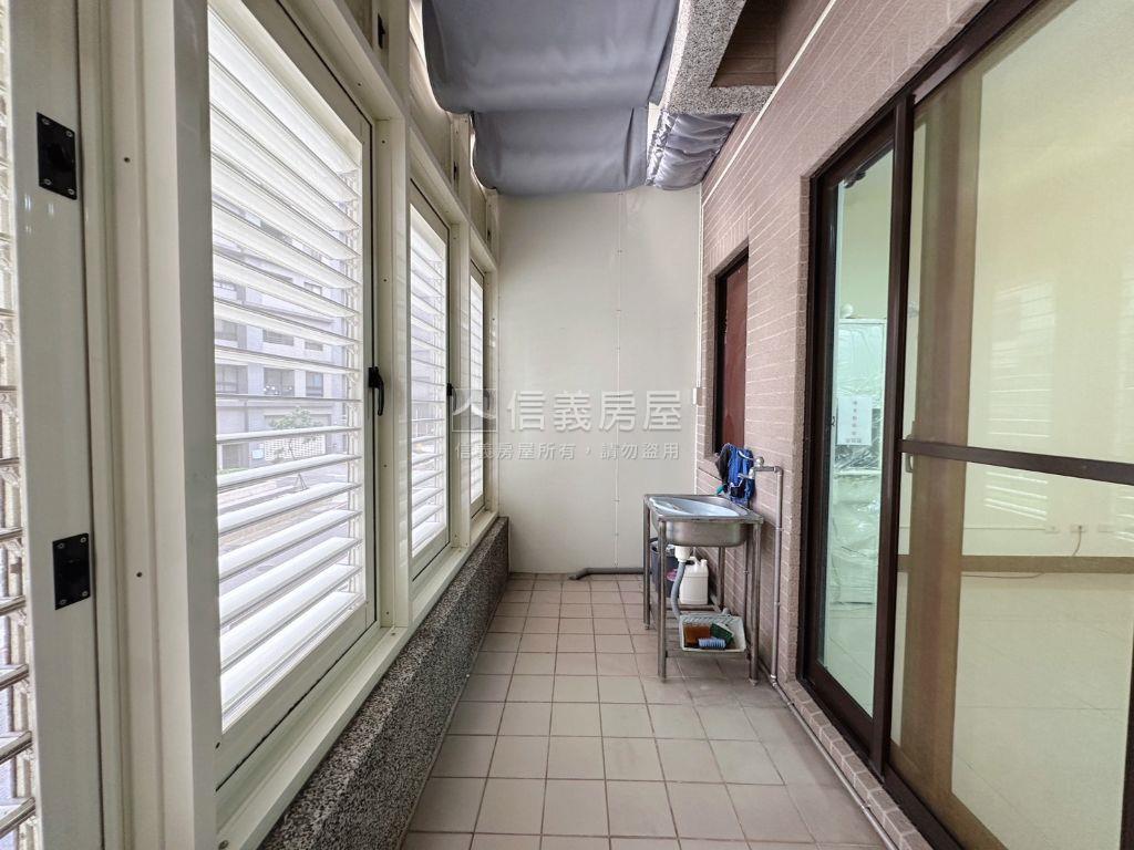 典藏高鐵區大面寬可住可店房屋室內格局與周邊環境