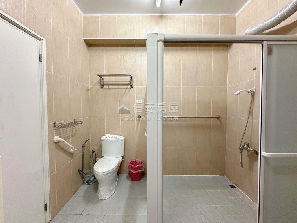 典藏高鐵區大面寬可住可店房屋室內格局與周邊環境