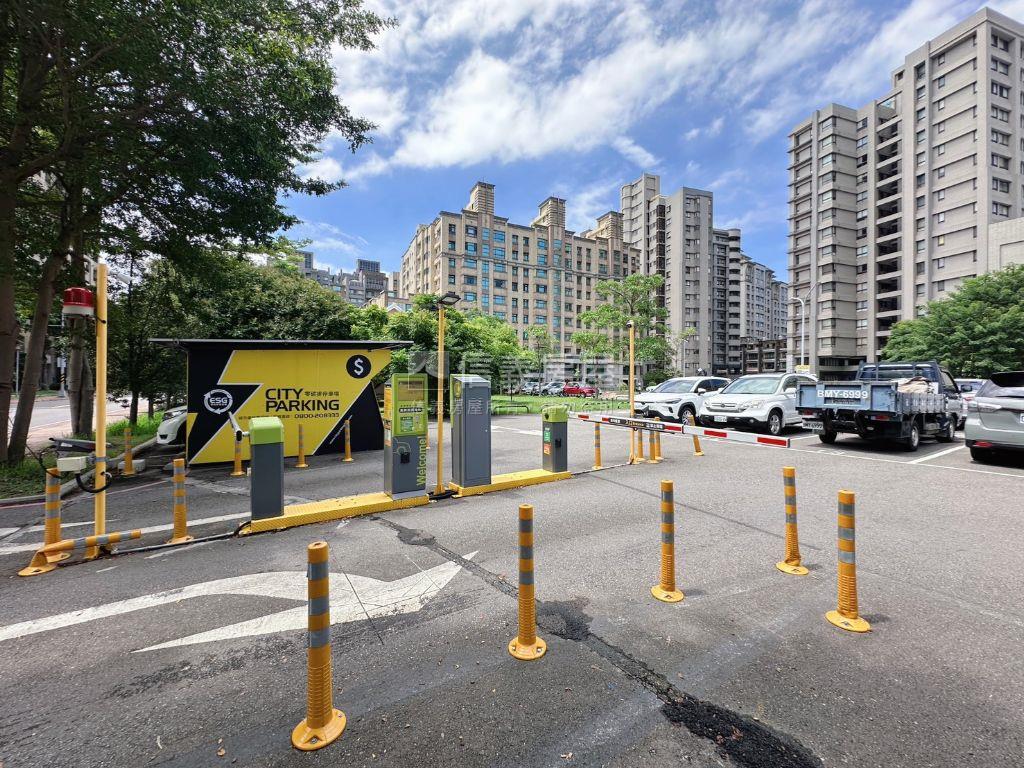 典藏高鐵區大面寬可住可店房屋室內格局與周邊環境