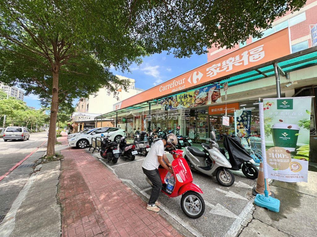 典藏高鐵區大面寬可住可店房屋室內格局與周邊環境