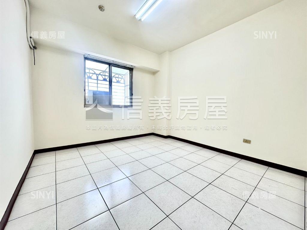 單坪約１８萬大四房平車房屋室內格局與周邊環境