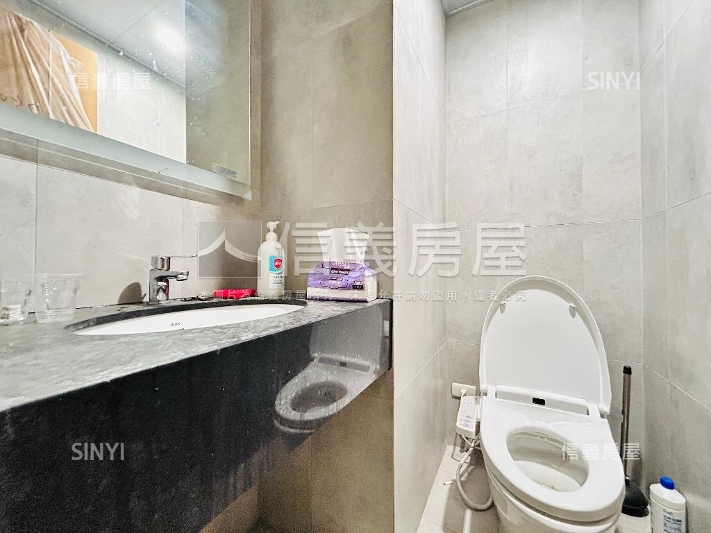 晴光商圈人潮全新店面房屋室內格局與周邊環境