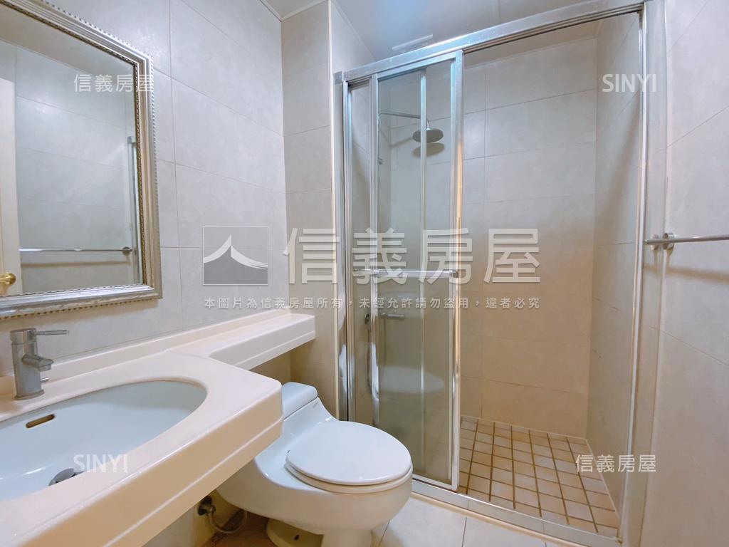 四季帝王景觀大三房車位房屋室內格局與周邊環境