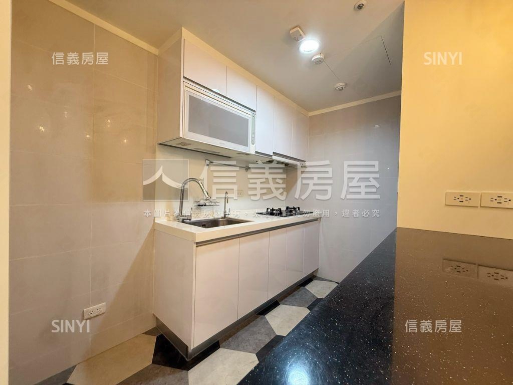 臻愛㊣漂亮裝潢附Ｂ１平車房屋室內格局與周邊環境