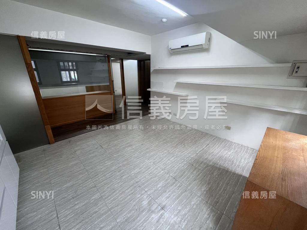 西屯黃金顯眼角店稀有釋出房屋室內格局與周邊環境