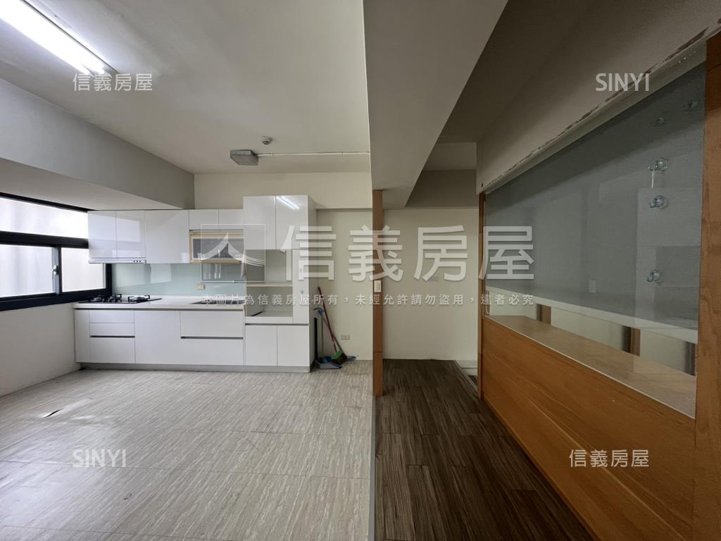 西屯黃金顯眼角店稀有釋出房屋室內格局與周邊環境