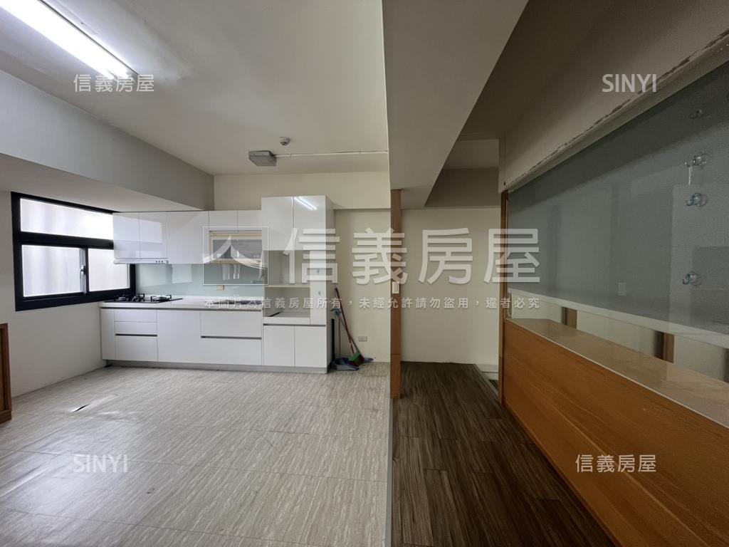 西屯黃金顯眼角店稀有釋出房屋室內格局與周邊環境
