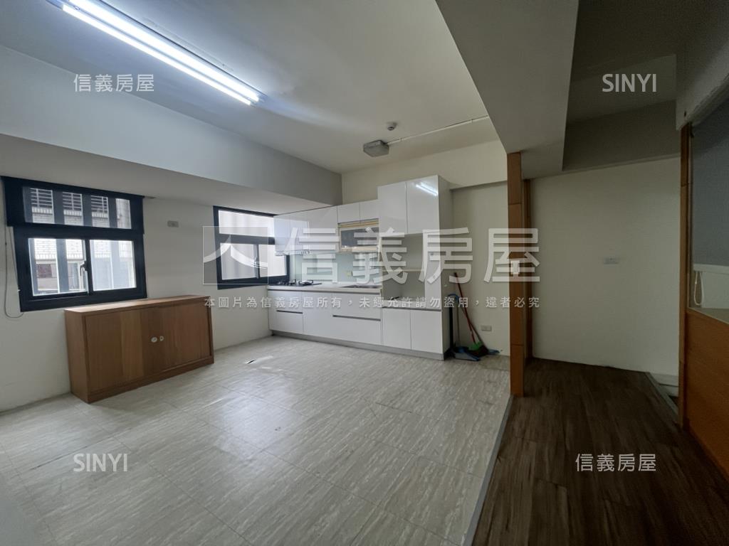 西屯黃金顯眼角店稀有釋出房屋室內格局與周邊環境