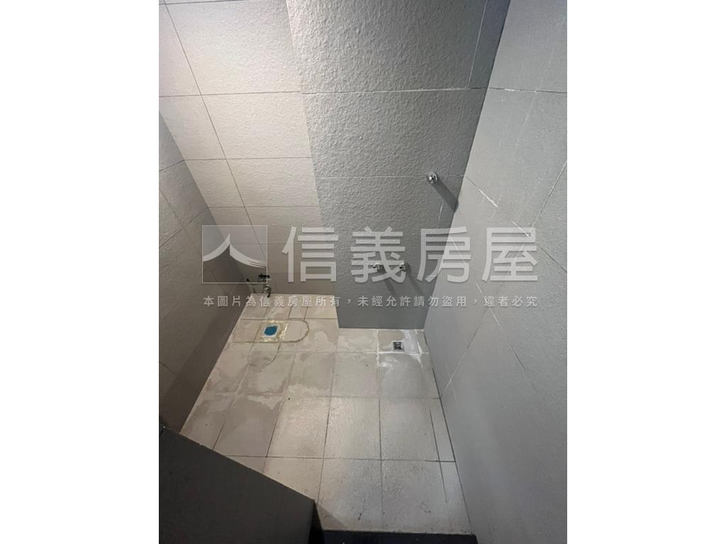 西屯黃金顯眼角店稀有釋出房屋室內格局與周邊環境