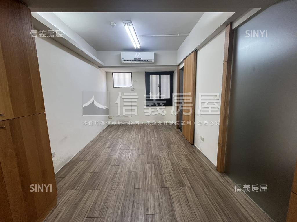 西屯黃金顯眼角店稀有釋出房屋室內格局與周邊環境