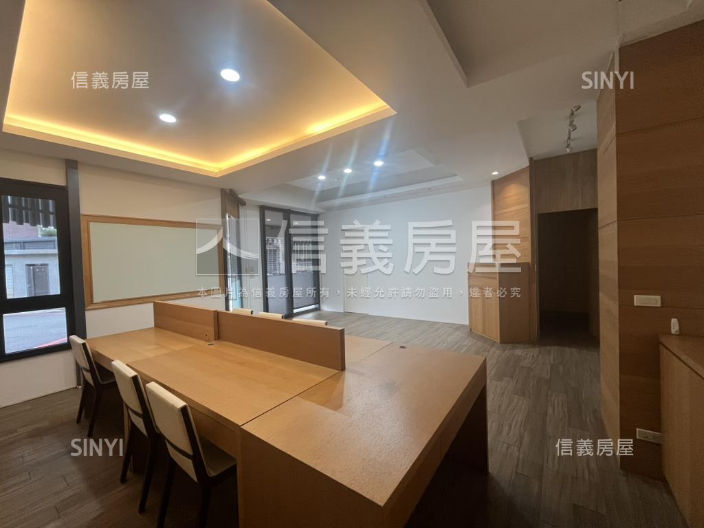 西屯黃金顯眼角店稀有釋出房屋室內格局與周邊環境