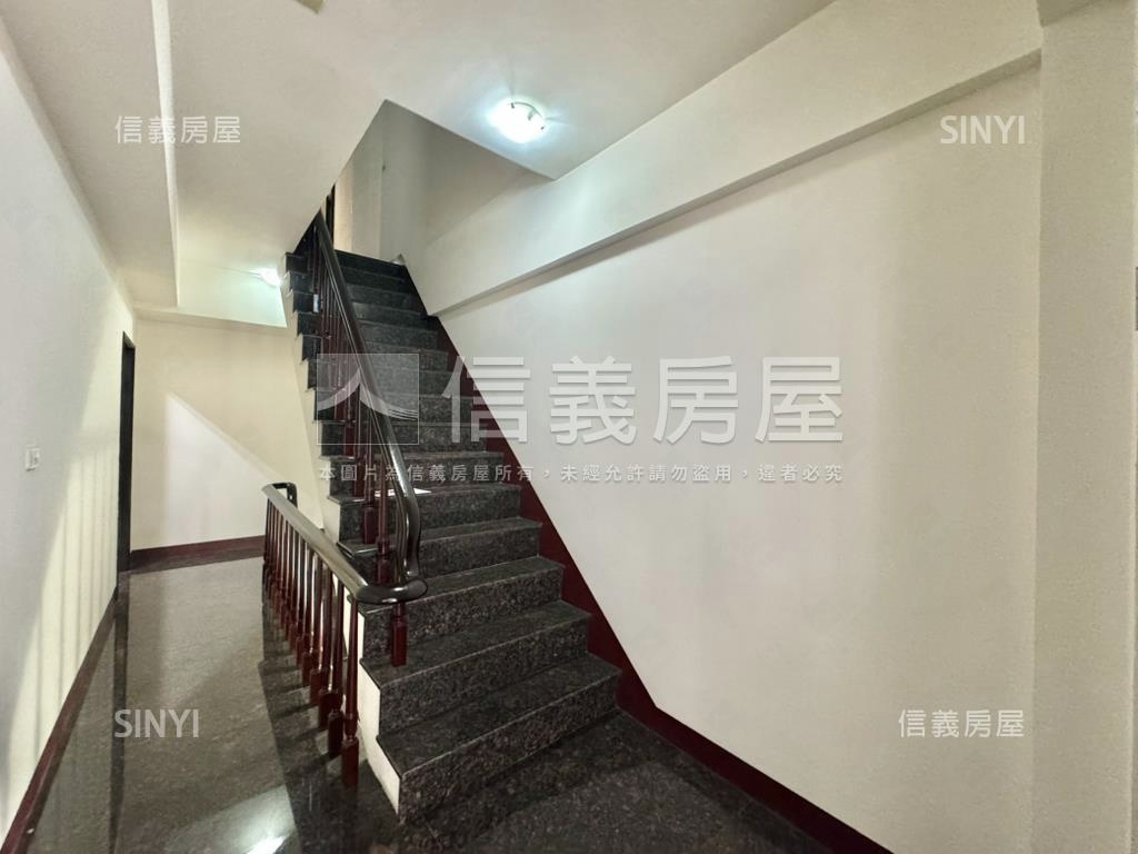 近楠梓科技園區正路金透店房屋室內格局與周邊環境