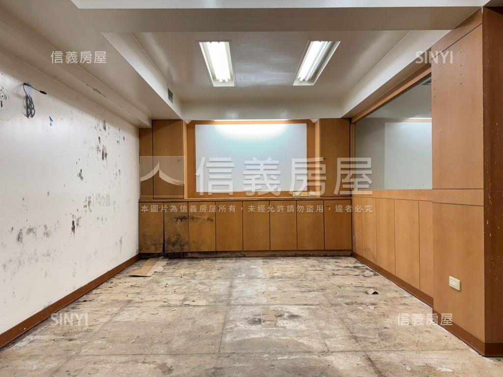 近內科面寬店面房屋室內格局與周邊環境