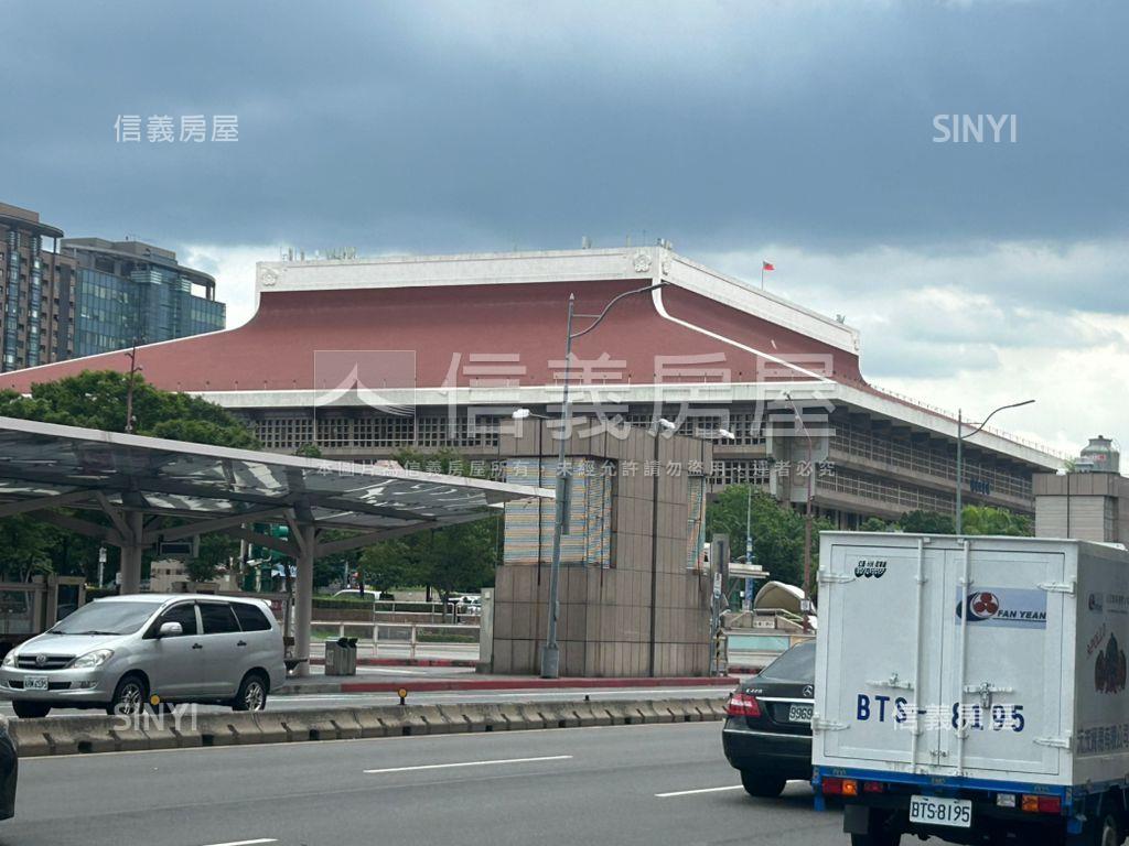 台北廣場大樓小金店面房屋室內格局與周邊環境