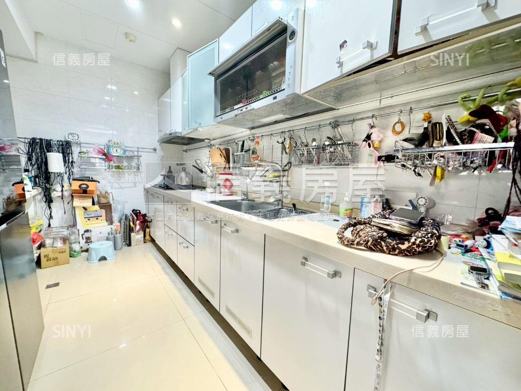 大千琉璃高樓四房雙車位房屋室內格局與周邊環境