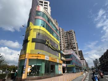 松山車站精緻店面