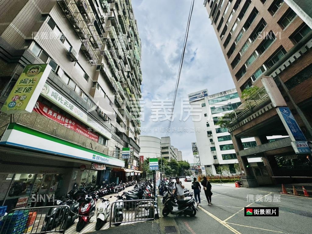 買方服務費１％電梯四房房屋室內格局與周邊環境