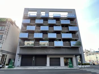 面三民高中角窗醒目樓店