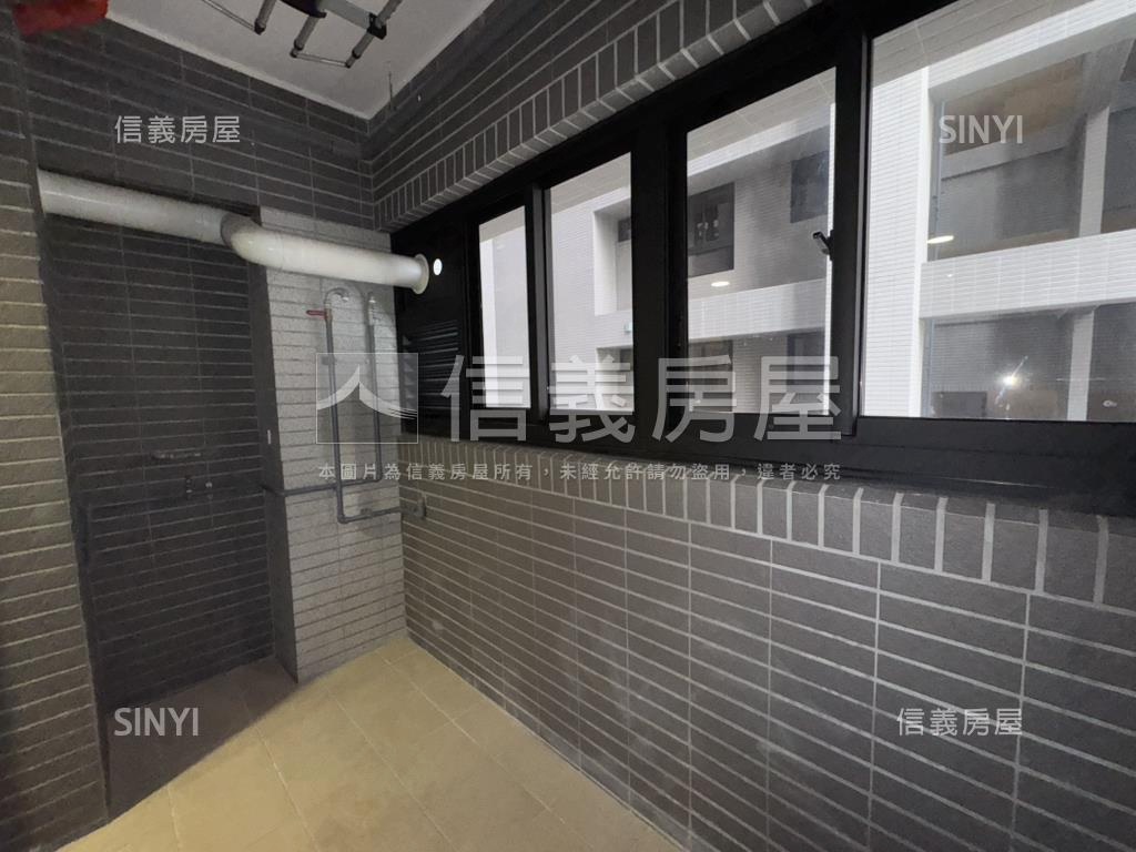 不是面７４大兩房平面車位房屋室內格局與周邊環境