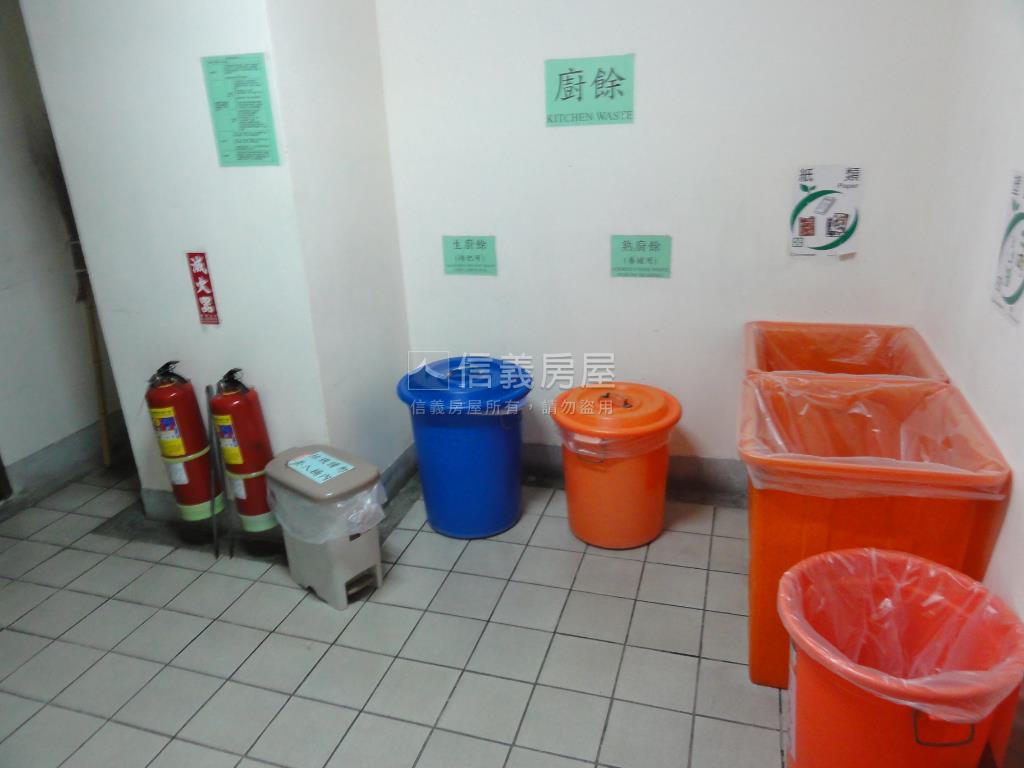 精裝傑仕堡三房車位房屋室內格局與周邊環境