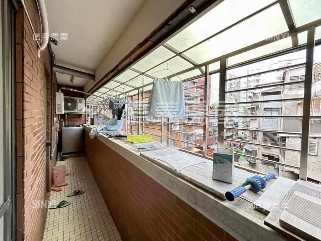 忠誠電梯三房房屋室內格局與周邊環境