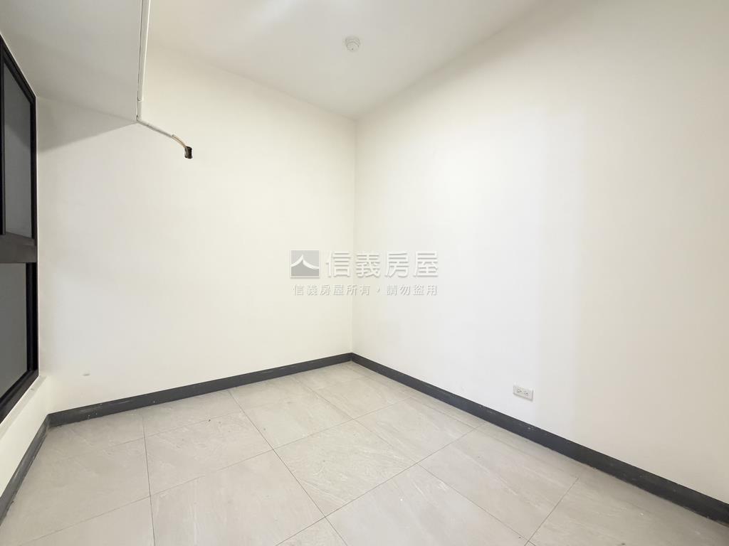 華尚ＤＥＡＲ三房子母車位房屋室內格局與周邊環境