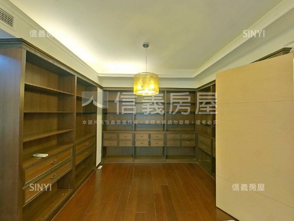 靜巷電梯２房附車位房屋室內格局與周邊環境