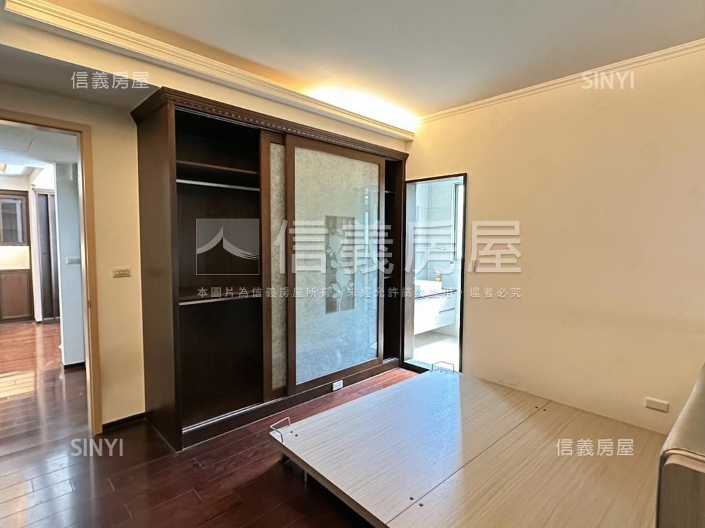 靜巷電梯２房附車位房屋室內格局與周邊環境
