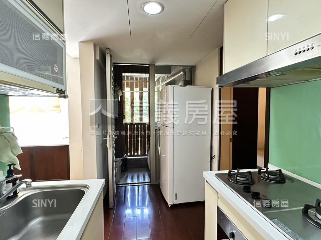 靜巷電梯２房附車位房屋室內格局與周邊環境