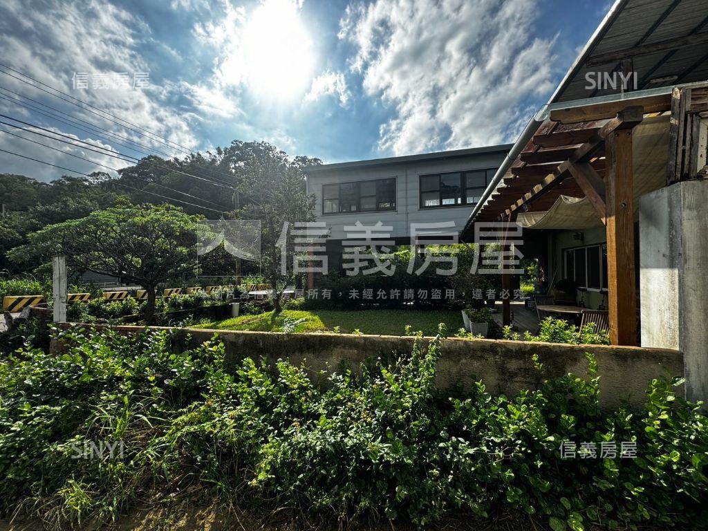 青青草原旁的漂亮農舍房屋室內格局與周邊環境