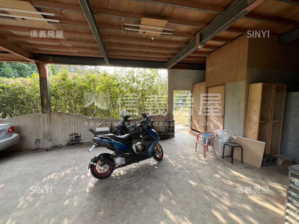 青青草原旁的漂亮農舍房屋室內格局與周邊環境
