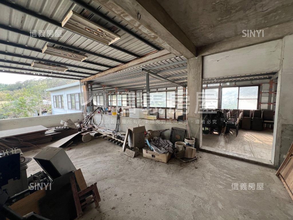 青青草原旁的漂亮農舍房屋室內格局與周邊環境