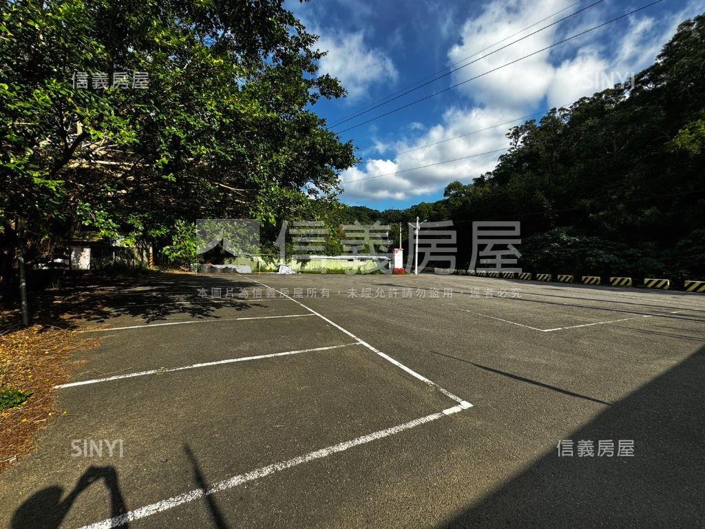 青青草原旁的漂亮農舍房屋室內格局與周邊環境
