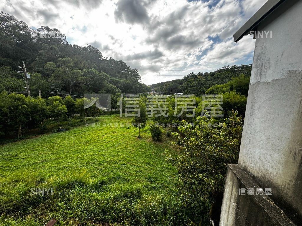 青青草原旁的漂亮農舍房屋室內格局與周邊環境