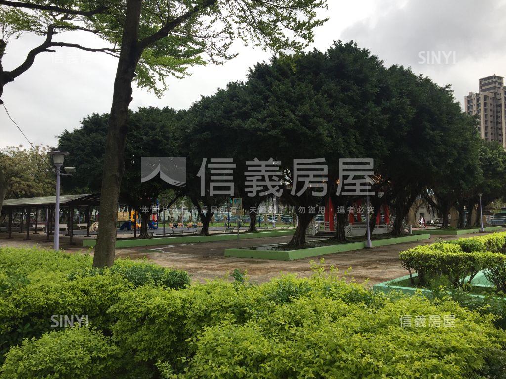 公園大鎮邊間三房車位房屋室內格局與周邊環境