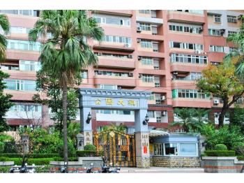 公園大鎮邊間三房車位