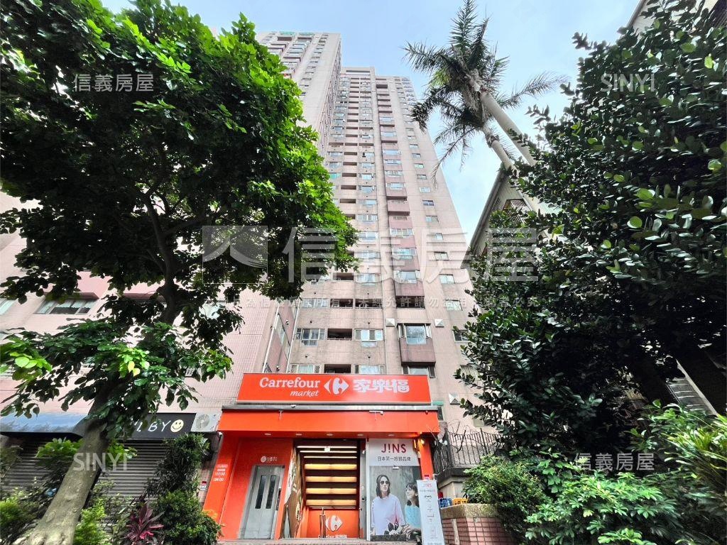 稀有家樂福黃金商場房屋室內格局與周邊環境