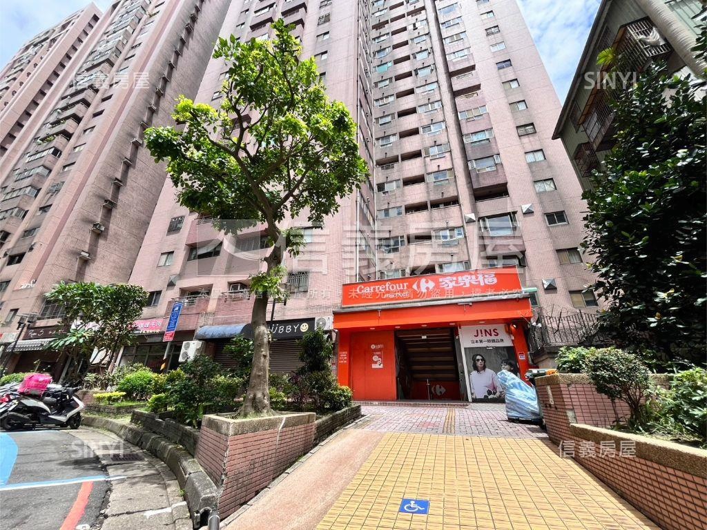 稀有家樂福黃金商場房屋室內格局與周邊環境
