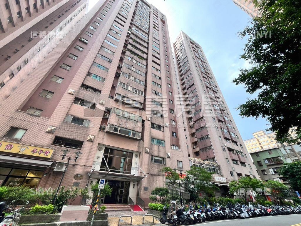 稀有家樂福黃金商場房屋室內格局與周邊環境