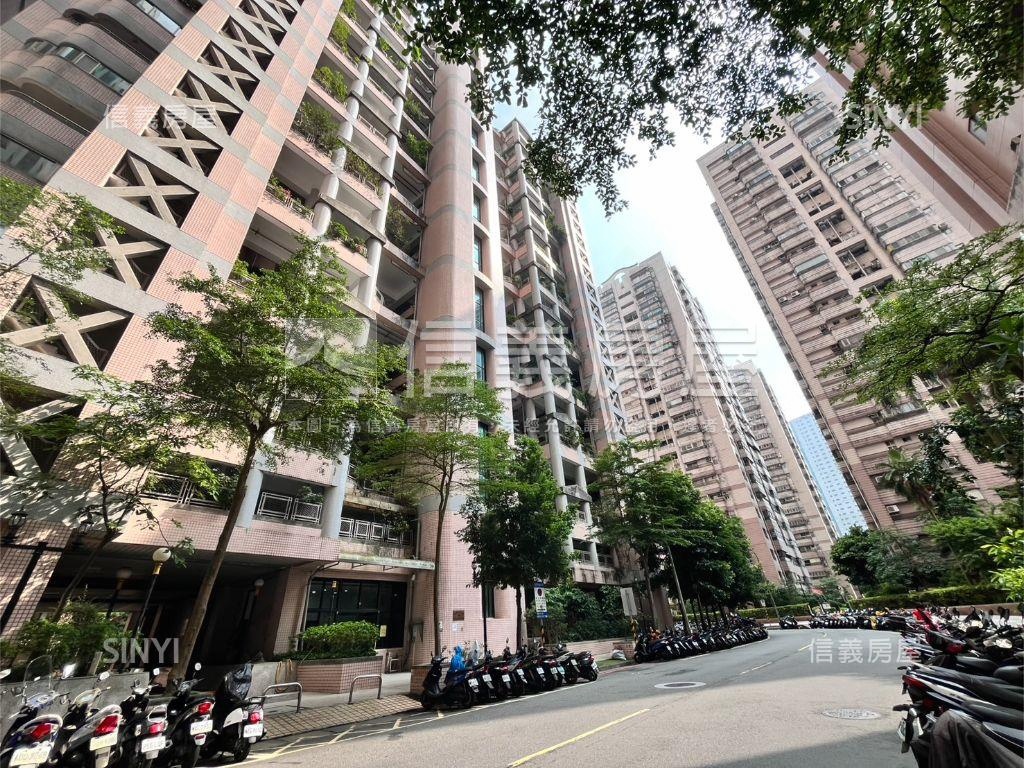 稀有家樂福黃金商場房屋室內格局與周邊環境