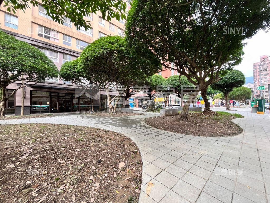 稀有家樂福黃金商場房屋室內格局與周邊環境