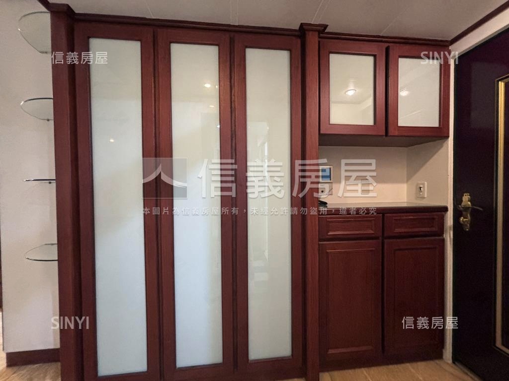 士東靓美電梯房屋室內格局與周邊環境