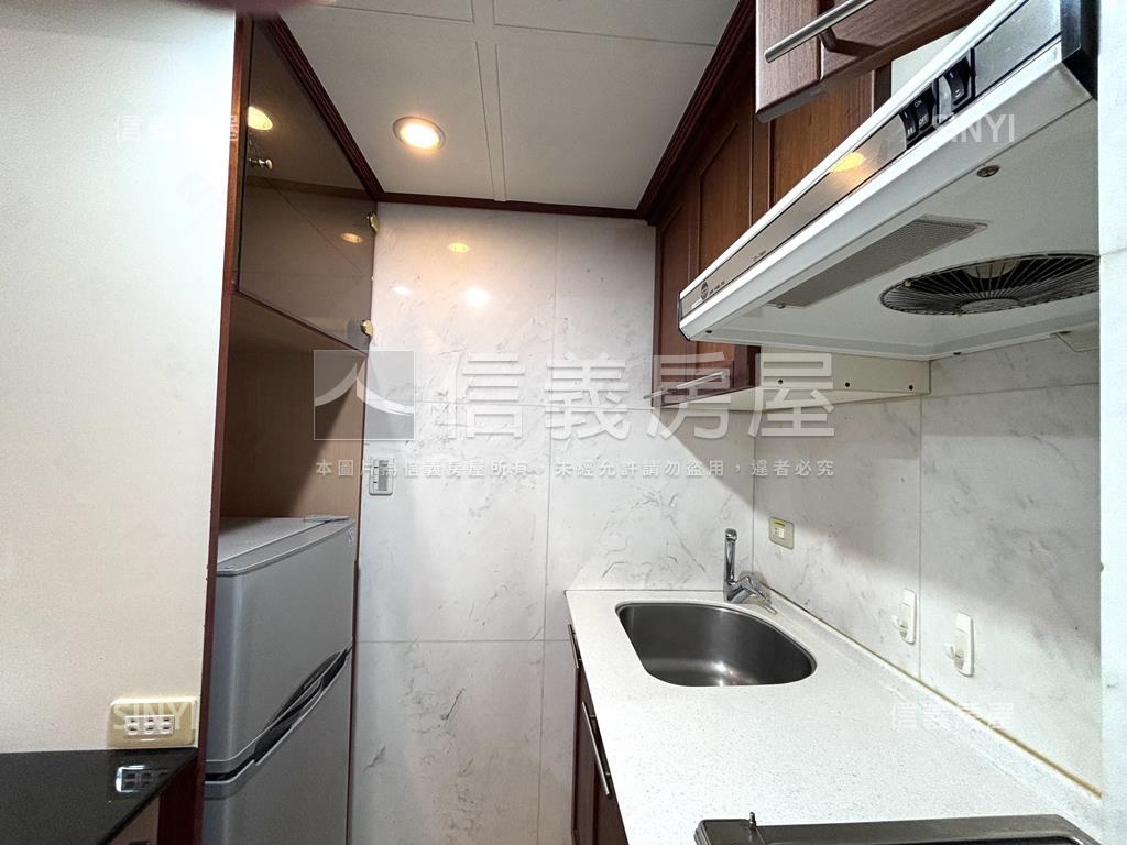 士東靓美電梯房屋室內格局與周邊環境