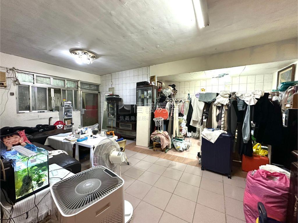 久康街一樓大空間房屋室內格局與周邊環境
