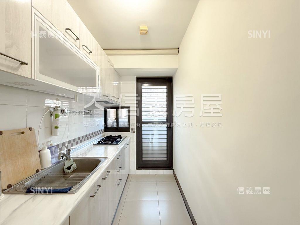 近高鐵稀有採光三房平車房屋室內格局與周邊環境